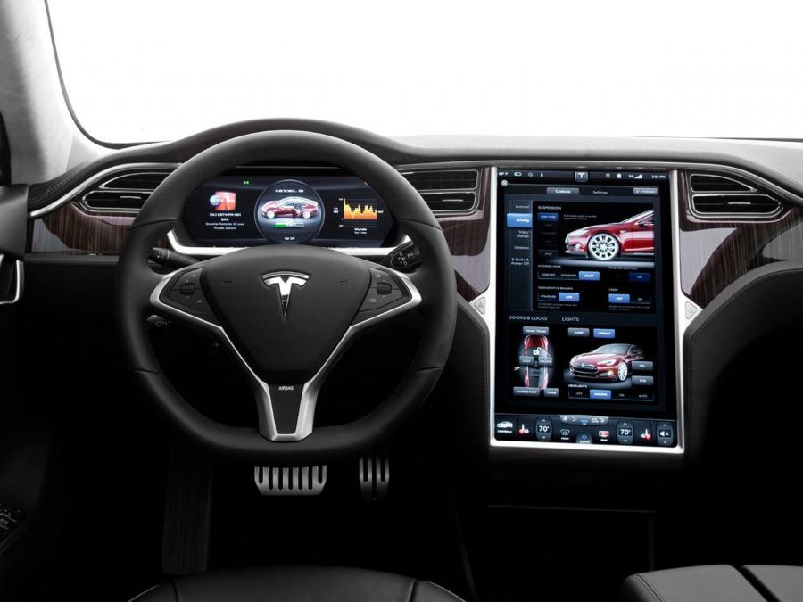 Торпедо Tesla Model S 2012 года  (фото 10 из 88)
